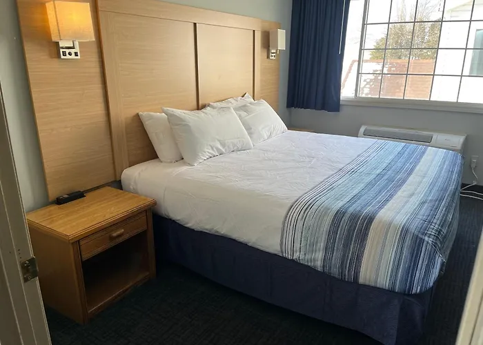 Days Inn & Suites By Wyndham Williamsburg Ia North